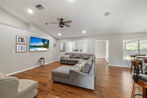House in Punta Gorda, Florida 4 bedrooms, 184.32 sq.m. № 1899814 - photo 12