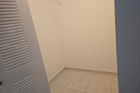 Condo in Doral, Florida, 2 bedrooms  № 2069607 - photo 23