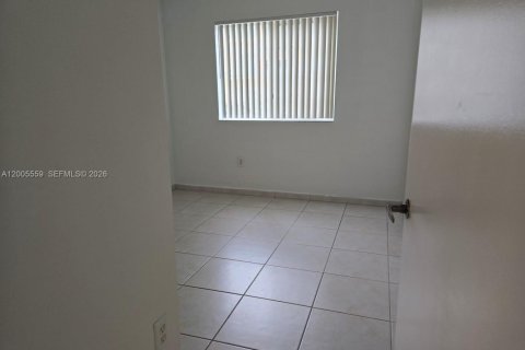 Condo in Doral, Florida, 2 bedrooms  № 2069607 - photo 26