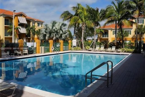 Condo in Doral, Florida, 2 bedrooms  № 2069607 - photo 6
