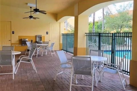 Condo in Doral, Florida, 2 bedrooms  № 2069607 - photo 5
