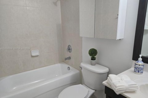 Condo in Doral, Florida, 2 bedrooms  № 2069607 - photo 20