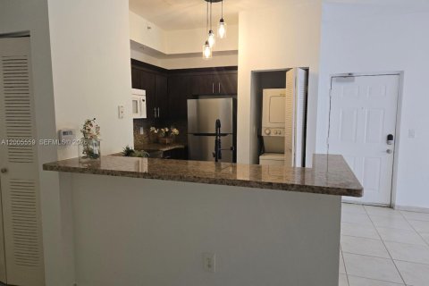 Condo in Doral, Florida, 2 bedrooms  № 2069607 - photo 9
