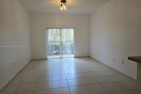 Condo in Doral, Florida, 2 bedrooms  № 2069607 - photo 16