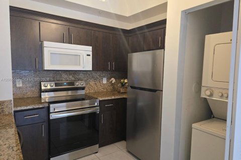Condo in Doral, Florida, 2 bedrooms  № 2069607 - photo 11
