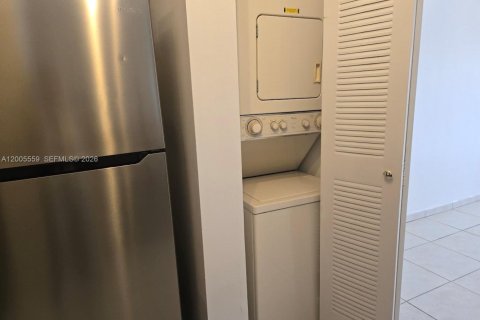 Condo in Doral, Florida, 2 bedrooms  № 2069607 - photo 13