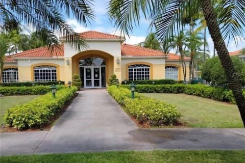 Condo in Doral, Florida, 2 bedrooms  № 2069607 - photo 3