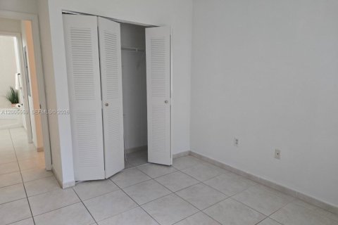 Condo in Doral, Florida, 2 bedrooms  № 2069607 - photo 27