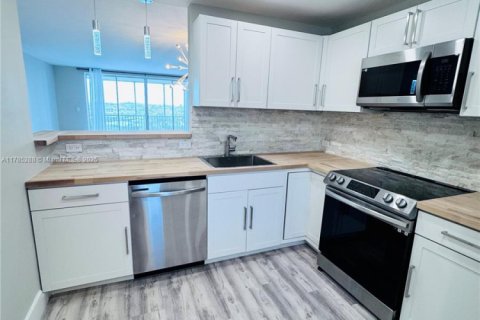 Купить кондоминиум в Майами, Флорида 2 спальни, 122.35м2, № 1958797 - фото 2