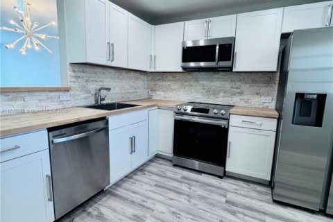 Купить кондоминиум в Майами, Флорида 2 спальни, 122.35м2, № 1958797 - фото 1