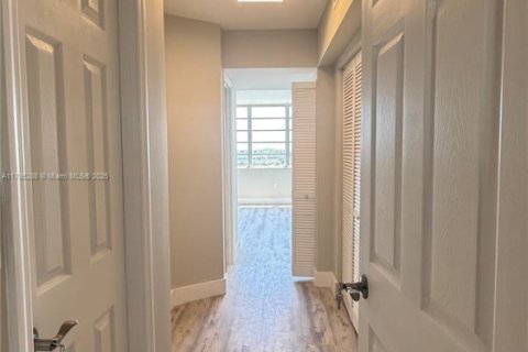 Купить кондоминиум в Майами, Флорида 2 спальни, 122.35м2, № 1958797 - фото 15