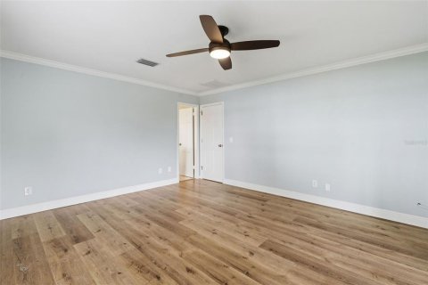 House in Tampa, Florida 5 bedrooms, 344.95 sq.m. № 2379757 - photo 25