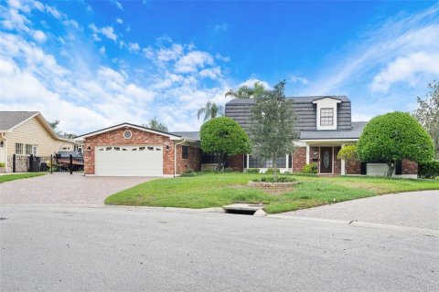 House in Tampa, Florida 5 bedrooms, 344.95 sq.m. № 2379757