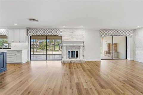House in Tampa, Florida 5 bedrooms, 344.95 sq.m. № 2379757 - photo 16