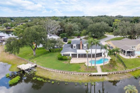 House in Tampa, Florida 5 bedrooms, 344.95 sq.m. № 2379757 - photo 2
