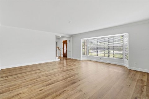 House in Tampa, Florida 5 bedrooms, 344.95 sq.m. № 2379757 - photo 9
