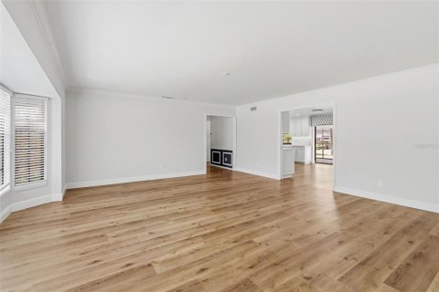 House in Tampa, Florida 5 bedrooms, 344.95 sq.m. № 2379757 - photo 11