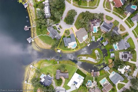 House in Tampa, Florida 5 bedrooms, 344.95 sq.m. № 2379757 - photo 3