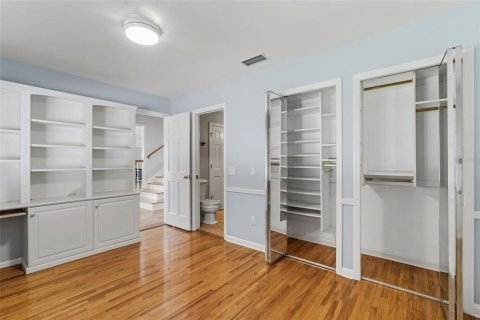 House in Tampa, Florida 5 bedrooms, 344.95 sq.m. № 2379757 - photo 29