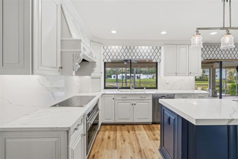 House in Tampa, Florida 5 bedrooms, 344.95 sq.m. № 2379757 - photo 20