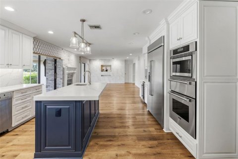 House in Tampa, Florida 5 bedrooms, 344.95 sq.m. № 2379757 - photo 21
