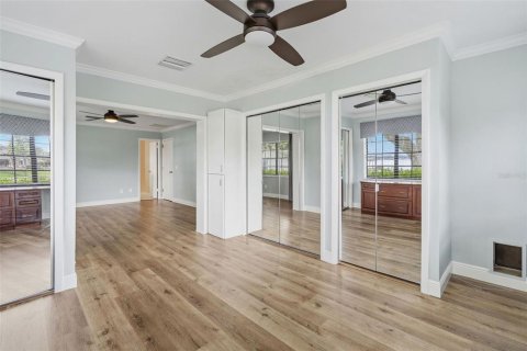 House in Tampa, Florida 5 bedrooms, 344.95 sq.m. № 2379757 - photo 24