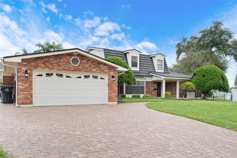 House in Tampa, Florida 5 bedrooms, 344.95 sq.m. № 2379757 - photo 6