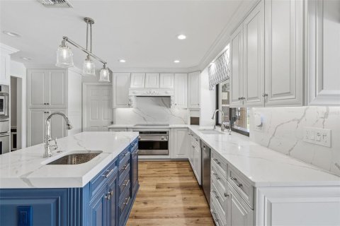 House in Tampa, Florida 5 bedrooms, 344.95 sq.m. № 2379757 - photo 19