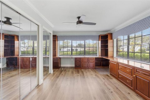 House in Tampa, Florida 5 bedrooms, 344.95 sq.m. № 2379757 - photo 23