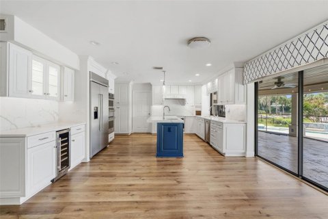 House in Tampa, Florida 5 bedrooms, 344.95 sq.m. № 2379757 - photo 17