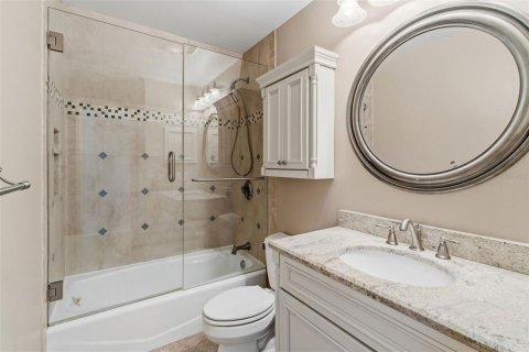 House in Tampa, Florida 5 bedrooms, 344.95 sq.m. № 2379757 - photo 30