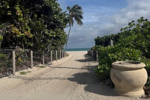 Condo in Hollywood, Florida, 2 bedrooms  № 2002297 - photo 4