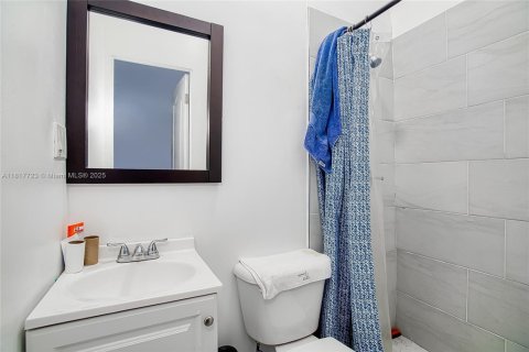 Commercial property in Hollywood, Florida 196.3 sq.m. № 1774438 - photo 11