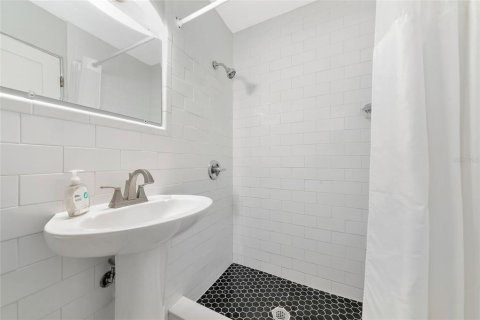 Condo in Sarasota, Florida, 1 bedroom  № 1687271 - photo 19