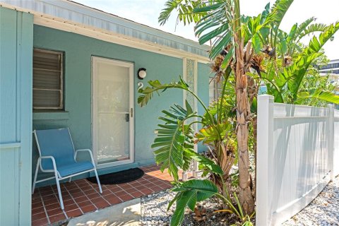 Condo in Sarasota, Florida, 1 bedroom  № 1687271 - photo 1