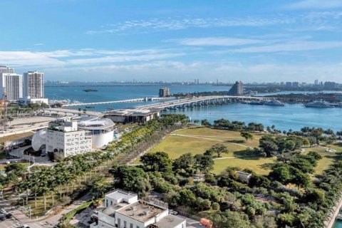 Condominio en venta en Miami, Florida, 1 dormitorio, 78.5 m2 № 2055339 - foto 7