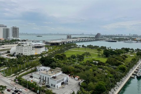Condominio en venta en Miami, Florida, 1 dormitorio, 78.5 m2 № 2055339 - foto 9