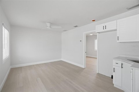 Propiedad comercial en venta en Gulfport, Florida, 200.67 m2 № 2133486 - foto 11