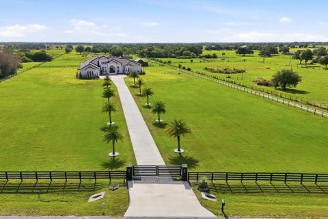 House in Myakka City, Florida 6 bedrooms, 622.35 sq.m. № 2103066