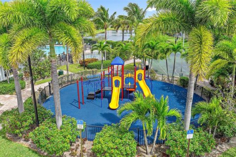 Adosado en venta en Riviera Beach, Florida, 2 dormitorios, 94.95 m2 № 2076583 - foto 20