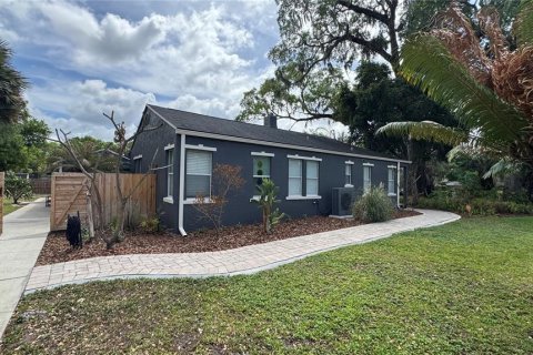 House in Orlando, Florida 3 bedrooms, 178.84 sq.m. № 2101257 - photo 7