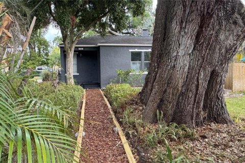 House in Orlando, Florida 3 bedrooms, 178.84 sq.m. № 2101257 - photo 2