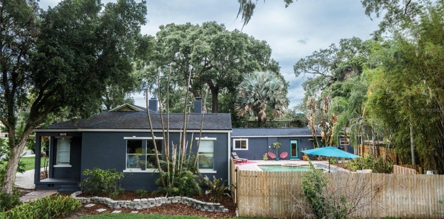 House in Orlando, Florida 3 bedrooms, 178.84 sq.m. № 2101257