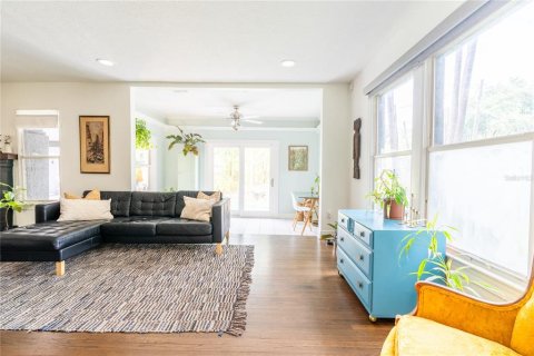 House in Orlando, Florida 3 bedrooms, 178.84 sq.m. № 2101257 - photo 8