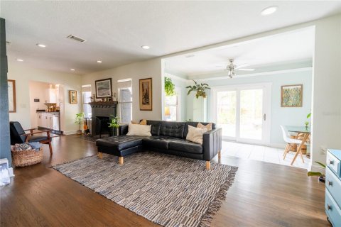 House in Orlando, Florida 3 bedrooms, 178.84 sq.m. № 2101257 - photo 9