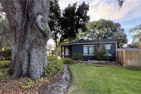 House in Orlando, Florida 3 bedrooms, 178.84 sq.m. № 2101257 - photo 5