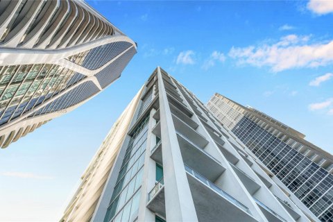 Condominio en venta en Miami, Florida, 1 dormitorio, 75.07 m2 № 1952038 - foto 1
