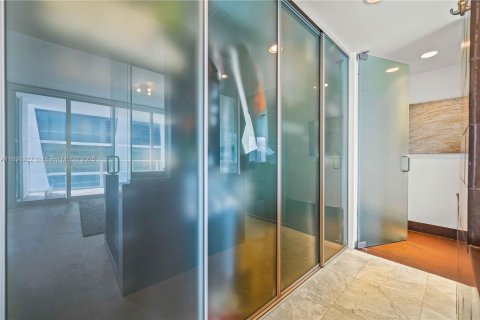 Condominio en venta en Miami, Florida, 1 dormitorio, 75.07 m2 № 1952038 - foto 19
