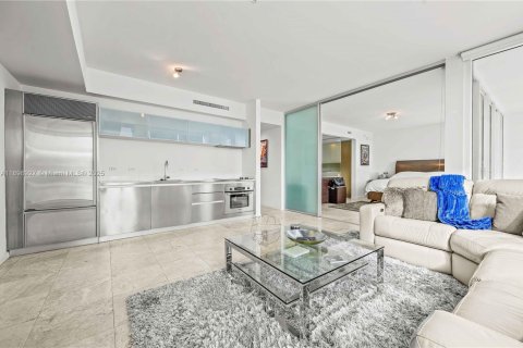 Condominio en venta en Miami, Florida, 1 dormitorio, 75.07 m2 № 1952038 - foto 4