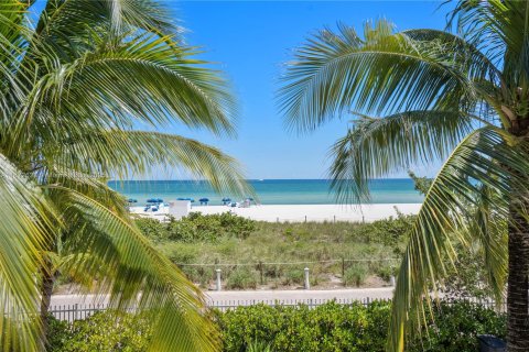 Снять в аренду кондоминиум в Майами-Бич, Флорида 2 спальни, 119.84м2, № 1923169 - фото 1